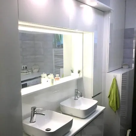 Holiday home Voeroesparti Ueduelohaz