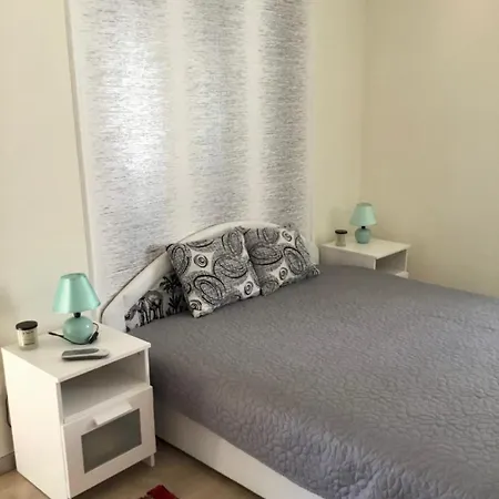 Holiday home Voeroesparti Ueduelohaz