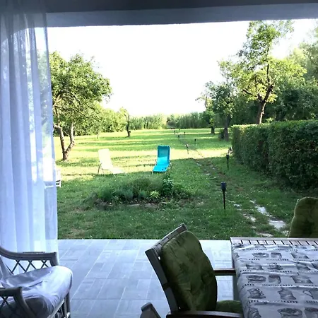 Voeroesparti Ueduelohaz