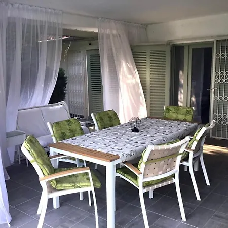 Holiday home Voeroesparti Ueduelohaz